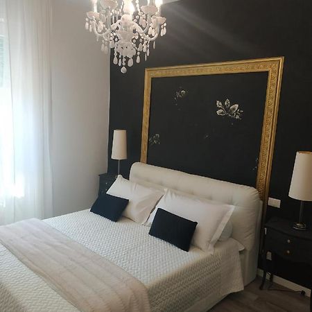 Aurora Flowers - Two Rooms And Free Parking Near Center And Train Station Модена Екстер'єр фото