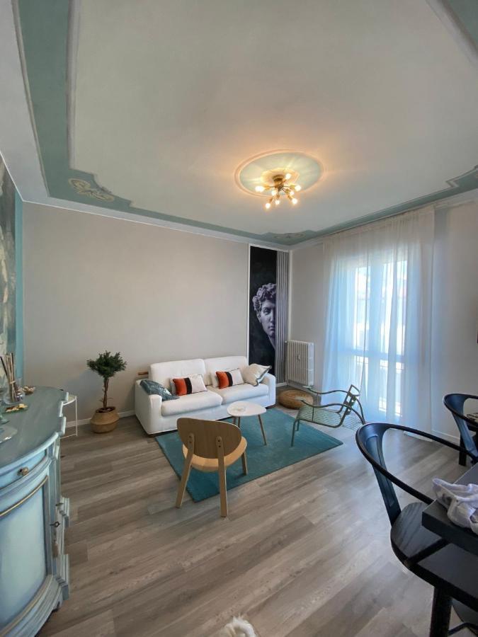 Aurora Flowers - Two Rooms And Free Parking Near Center And Train Station Модена Екстер'єр фото