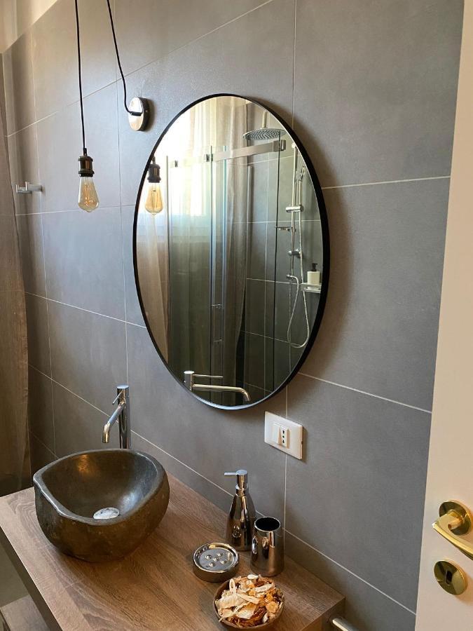 Aurora Flowers - Two Rooms And Free Parking Near Center And Train Station Модена Екстер'єр фото