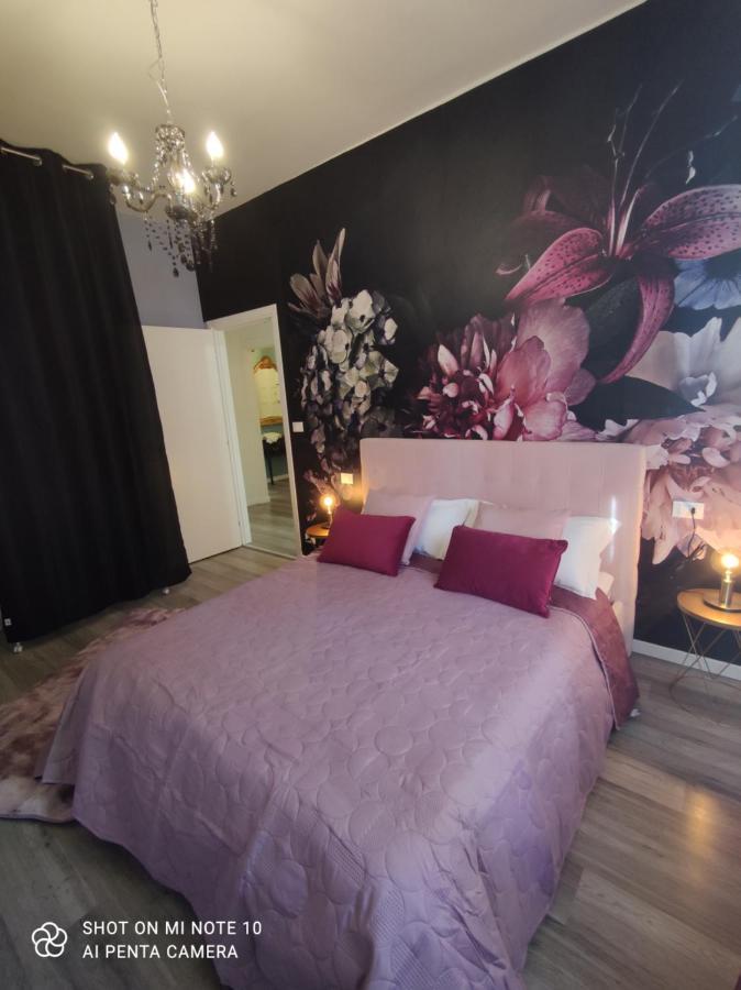 Aurora Flowers - Two Rooms And Free Parking Near Center And Train Station Модена Екстер'єр фото