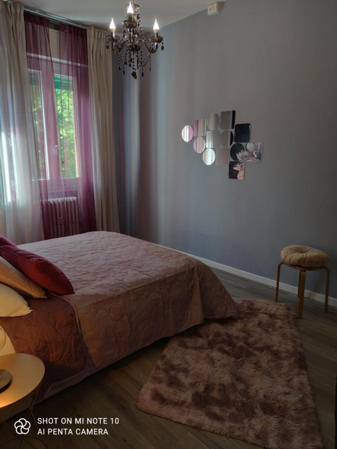 Aurora Flowers - Two Rooms And Free Parking Near Center And Train Station Модена Екстер'єр фото