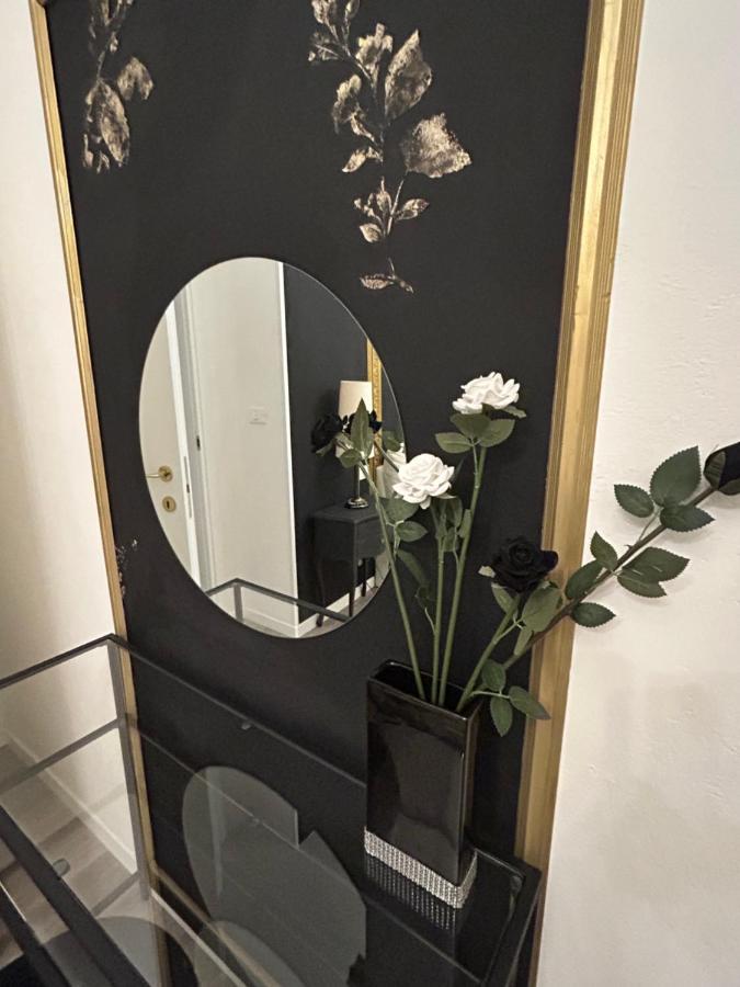 Aurora Flowers - Two Rooms And Free Parking Near Center And Train Station Модена Екстер'єр фото