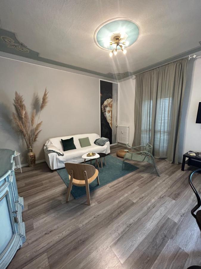 Aurora Flowers - Two Rooms And Free Parking Near Center And Train Station Модена Екстер'єр фото